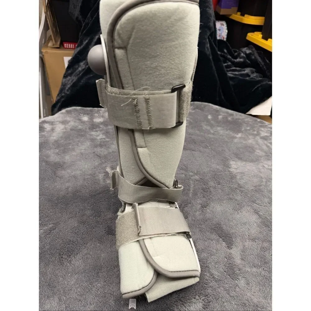 BREG Adult Medium Walking Boot With Pump In Good Shape!